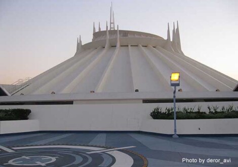 Disneyland photo by deror_avi, an all time great amusement parks to take children to.